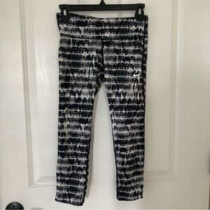Nike pocket tights leggings pants zip pocket black white size XS running jogging
